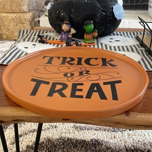 NWT THRESHOLD TRICK OR TREAT ROUND SERVING TRAY